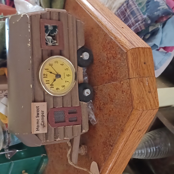 Wilcor wood designs rustic log camper pop-up clock -- it works! - Picture 1 of 3